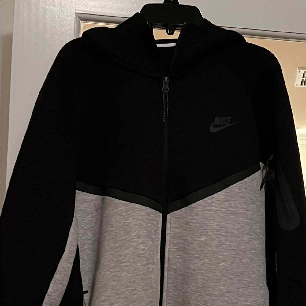 Nike Men’s Two-Tone Black and Gray Zip Up Hoodie